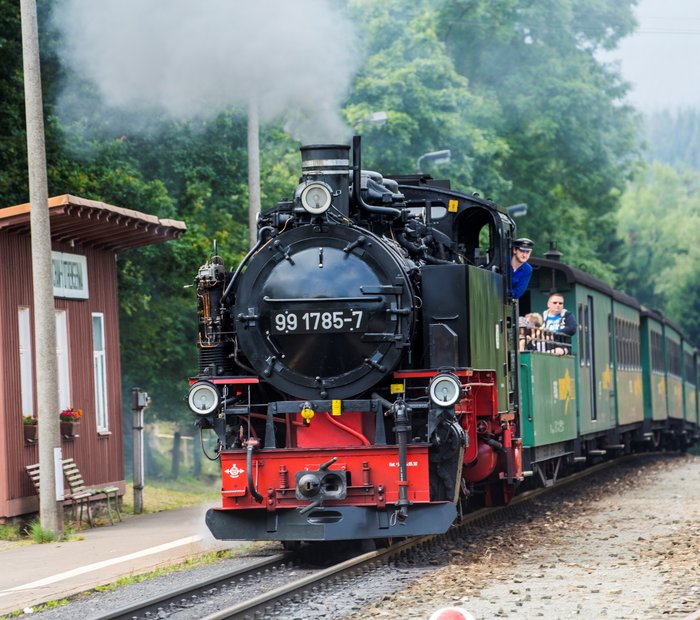 03_Fichtelbergbahn_in_Kretscham_Foto_TVE_B.März