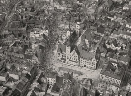 Blick_auf_die_Innere_Stadt_in_Chemnitz_vom_Luftschiff_Parseval_PL_5_am_2._Oktober_1910