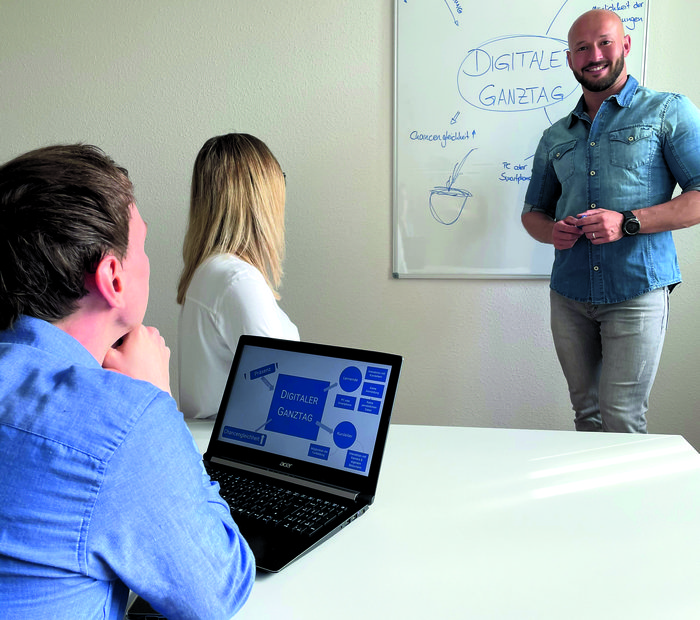 kiwies_Jan Frömberg1_CMYK.jpg