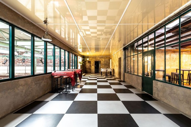 Kraftverkehr06_AtriumOG_Foyer
