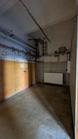 Blick in den Raum B0.08, Werkstatt, Nebenraum