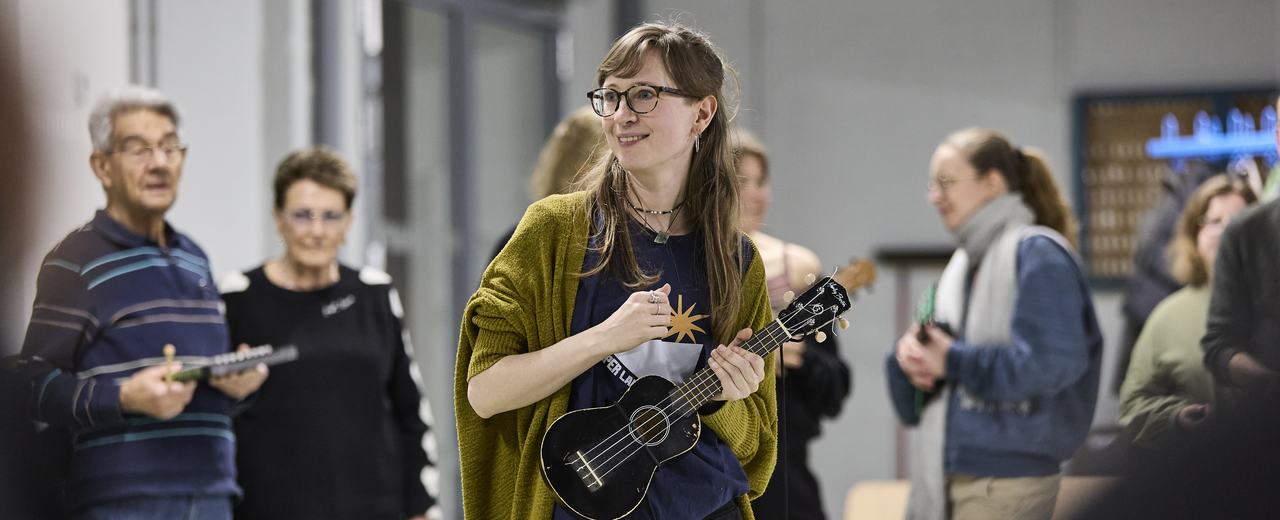 Chorleiterin Marleen organisiert die Proben des Community Chor Chemnitz