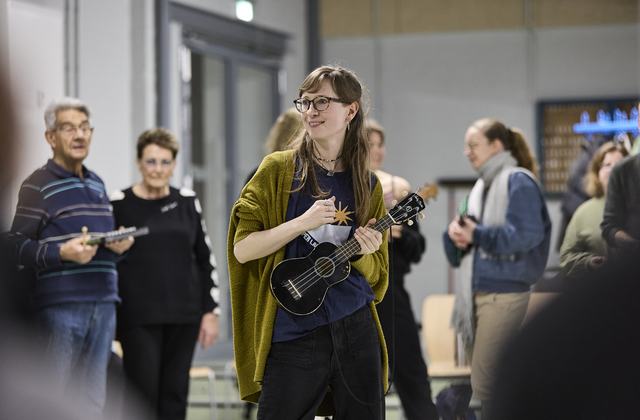 Chorleiterin Marleen organisiert die Proben des Community Chor Chemnitz