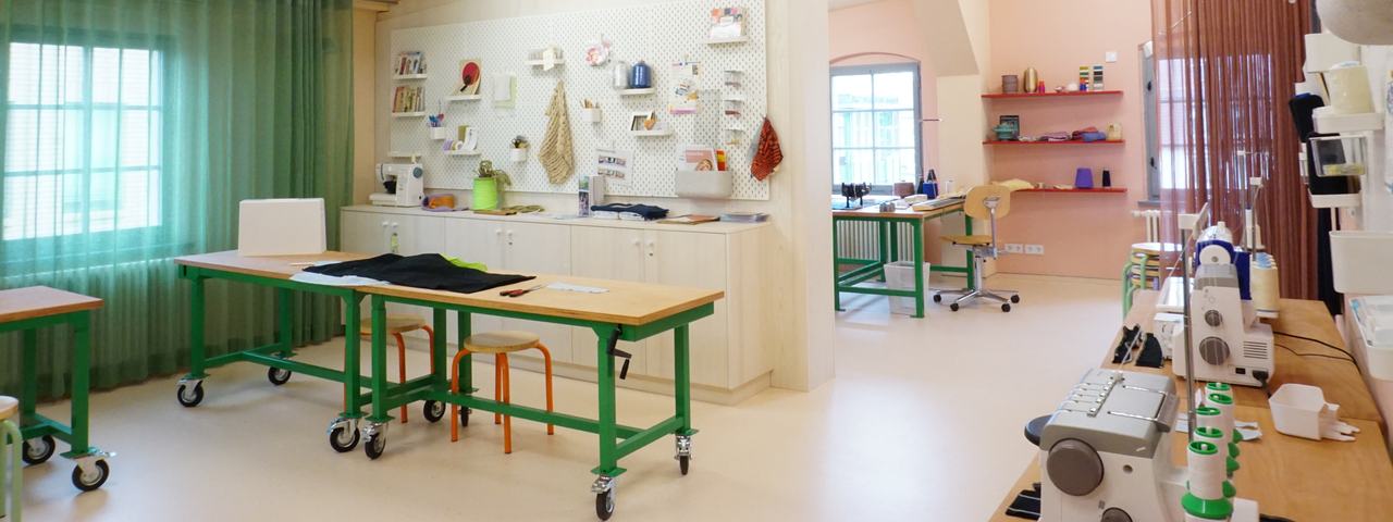 Arbeitsplätze zur Textilverarbeitung im ESCHE LAB in Limbach-Oberfrohna