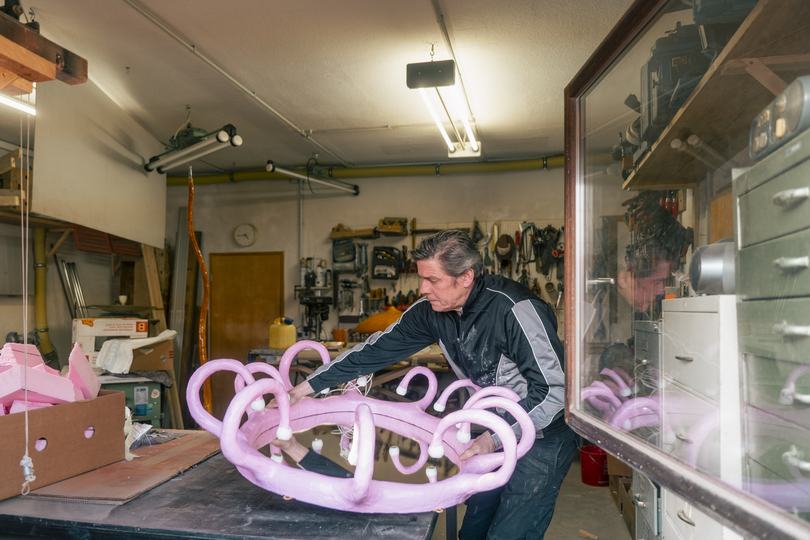 Ingo Scheller in seiner Werkstatt