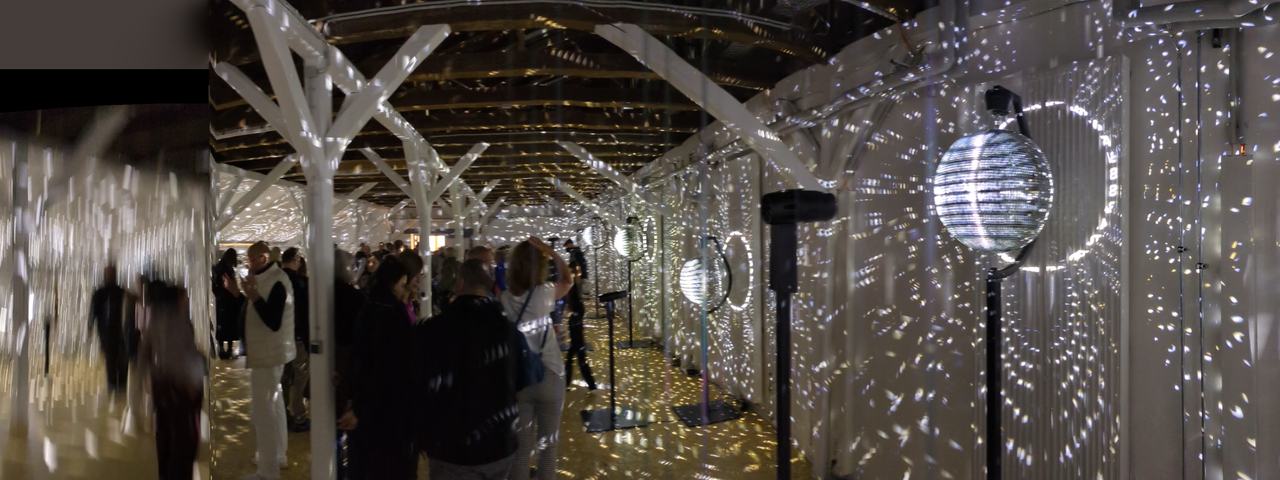 Licht-Installation von Mischa Kuball im Co-Working-Raum der Stadtwirtschaft