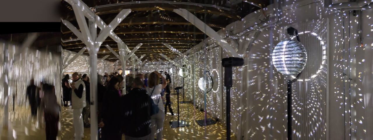 Licht-Installation von Mischa Kuball im Co-Working-Raum der Stadtwirtschaft