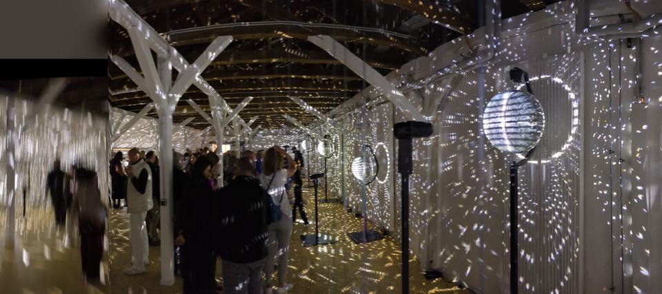 Licht-Installation von Mischa Kuball im Co-Working-Raum der Stadtwirtschaft