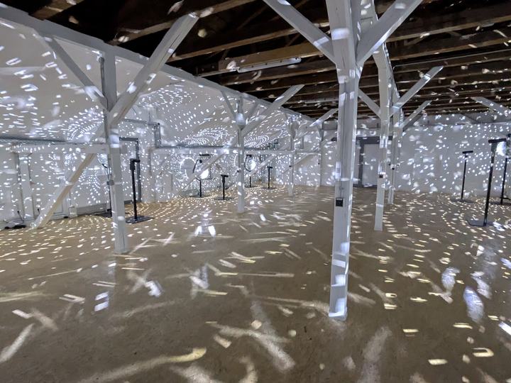Licht-Installation von Mischa Kuball im Co-Working-Raum der Stadtwirtschaft