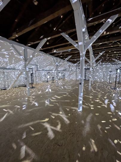 Licht-Installation von Mischa Kuball im Co-Working-Raum der Stadtwirtschaft