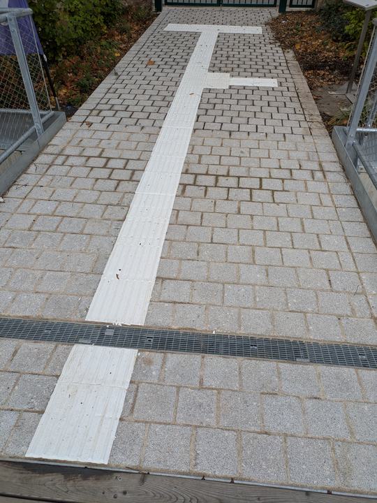 Blindenleitsystem in der Stadtwirtschaft, Eingang Jakobstraße