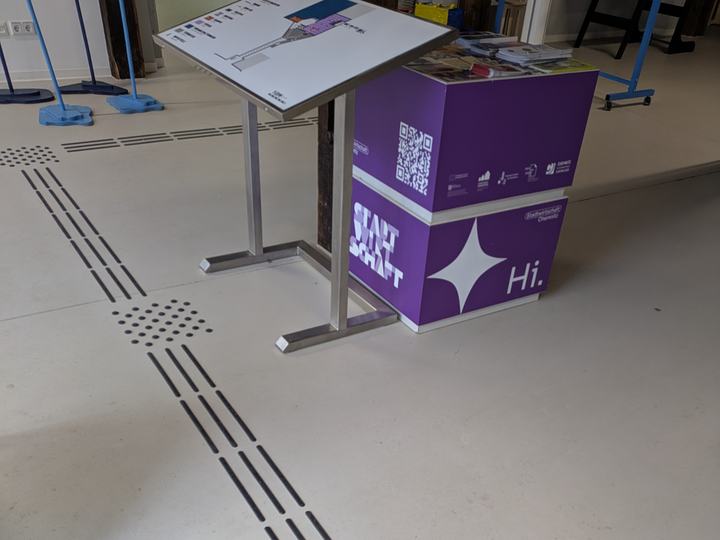 Blindenleitsystem iim Foyer Haus A der Stadtwirtschaft