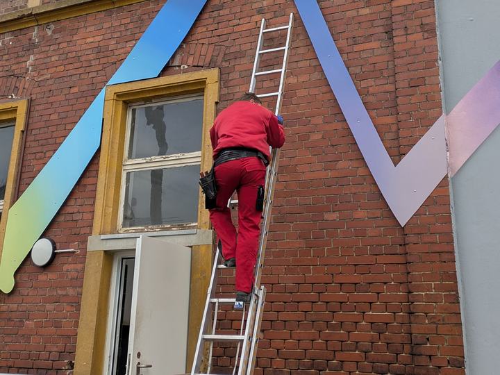 Arbeiten an Fassade 4 - Beleuchtung, Haus A