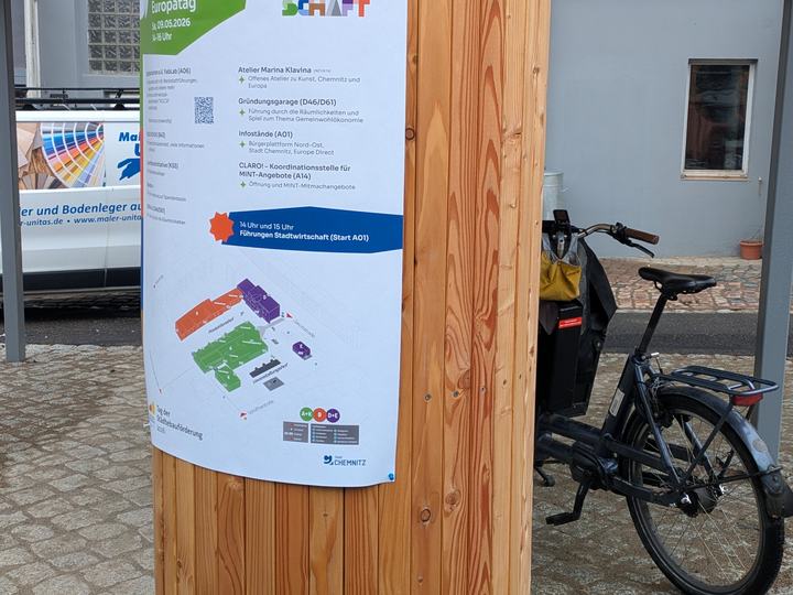 Litfasssäule im Produktionshof der Stadtwirtschaft