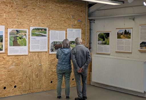 Blick in die Ausstellung Interventionsflächen für Chemntz 2025 im Schauraum