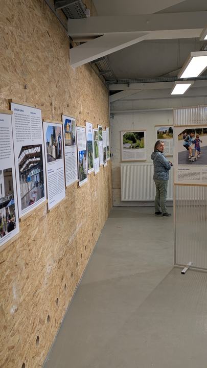 Blick in die Ausstellung Interventionsflächen für Chemntz 2025 im Schauraum
