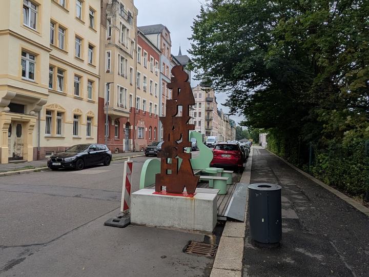 Stawi-Skulptur an der Jakobstraße