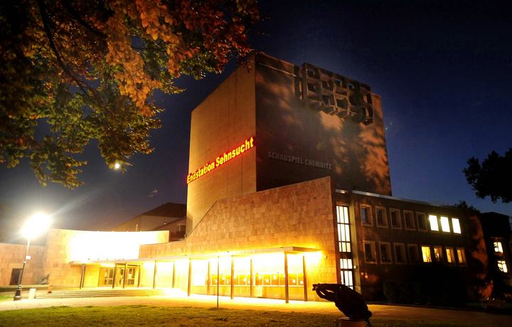 Schauspielhaus Chemnitz bei Nacht