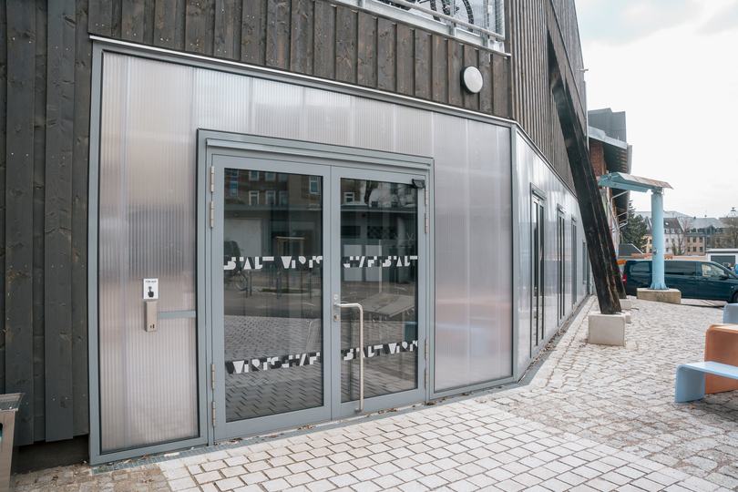 Haus A, Eingang zur Gastrofläche und Außenbereich