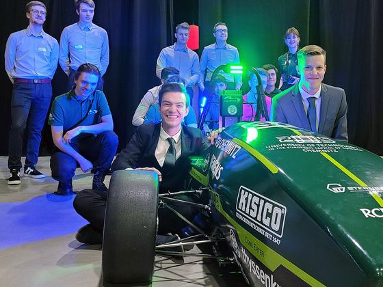 Das TUC Racing-Team bei der Präsentation seines Rennwagens
