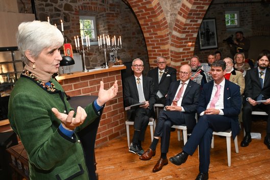 014SchlossDoebenVerleihungKdtPrendelOrden