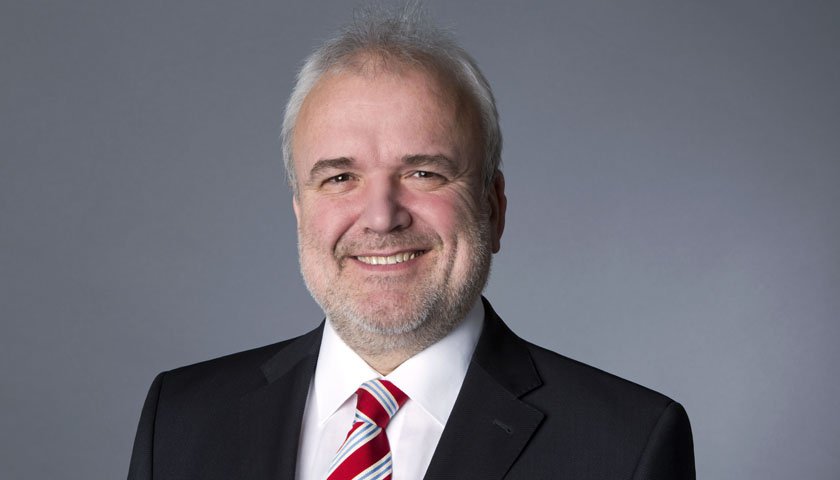Prof Junhold_web.jpg