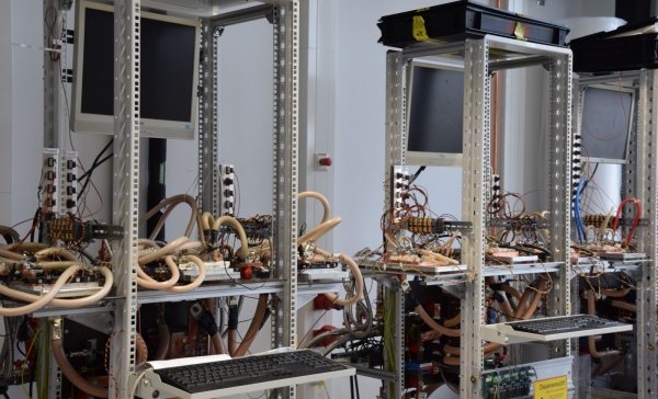 Die Testanlagen entwickeln die Gründer von chemnitz power labs selbst.