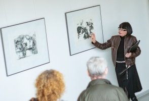Galeristin Kathrin Lahl bei der Eröffnung der Ausstellung im TCC. (Foto: M. Chlebusch)