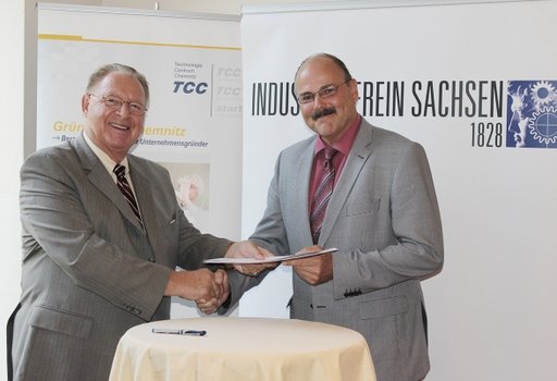 v.l.: Prof. Dr.-Ing. Hans J. Naumann, Präsident des Industrievereins Sachsen 1828 e.V. und Dr.-Ing. Jenz Otto, Geschäftsführer der Technologie Centrum Chemnitz GmbH