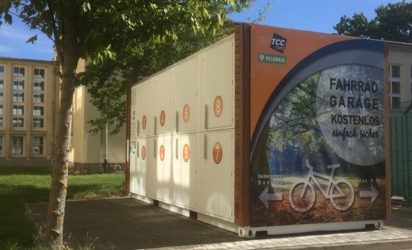16 Fahrräder und E-Bikes können im VELOBRIX an der Annaberger Straße sicher und trocken parken.