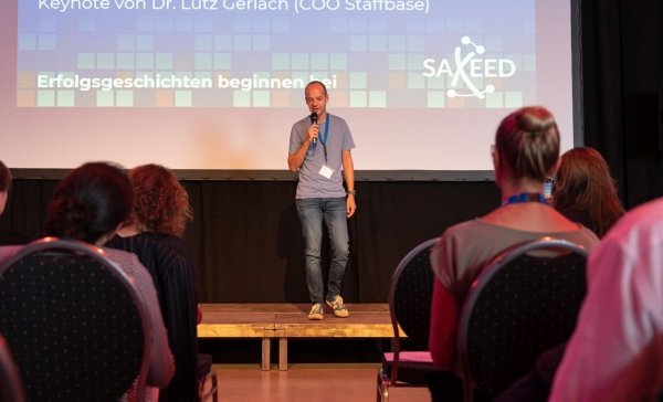 Staffbase-Gründer Lutz Gerlach erinnerte an die Anfänge des heutigen Unicorns