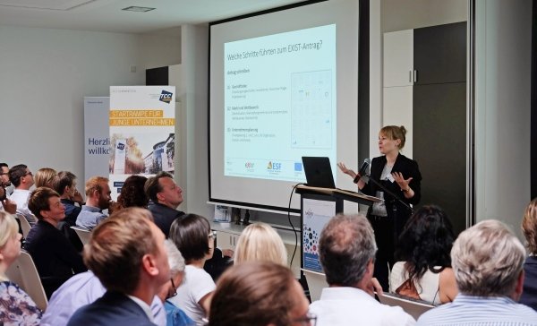 Dr. Madlen Wuttke vom Gründerteam PIAS berichtete über ihre Erfahrungen mit dem EXIST-Programm (FOTO: Saxeed)