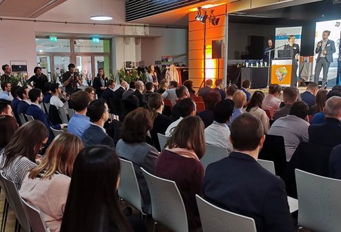 Neun Teams aus Studierenden oder Wissenschaftlern präsentierten ihre Gründungsideen einer Live-Jury und dem Publikum.