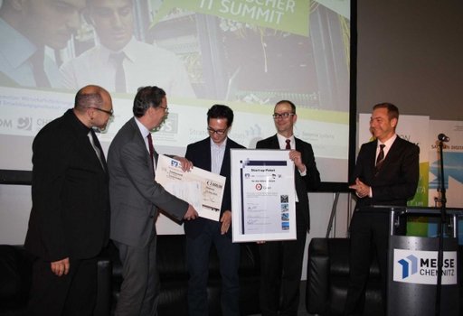 Übergabe des "Start up"-Pakets für Unternehmensgründer an die Corant GmbH am 3. Juni 2016